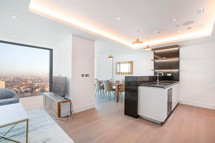 3 Bedroom Apartment For Sale In City Road, Islington, EC1V