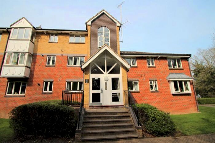 2 Bedroom Flat To Rent In Uxbridge Road, Hatch End, Pinner, HA5