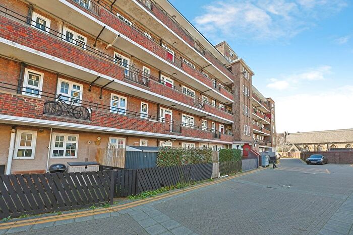 2 Bedroom Flat For Sale In Dartington House, Union Grove, London, SW8