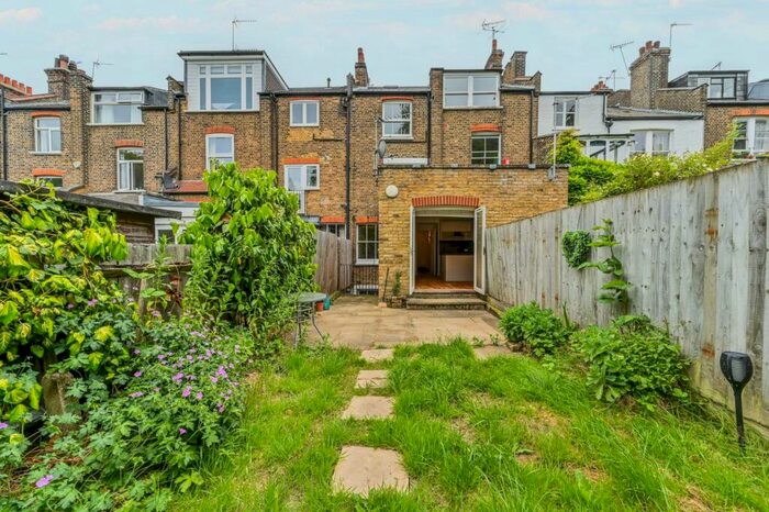 2 Bedroom Flat To Rent In Muswell Avenue, Muswell Hill, London, N10