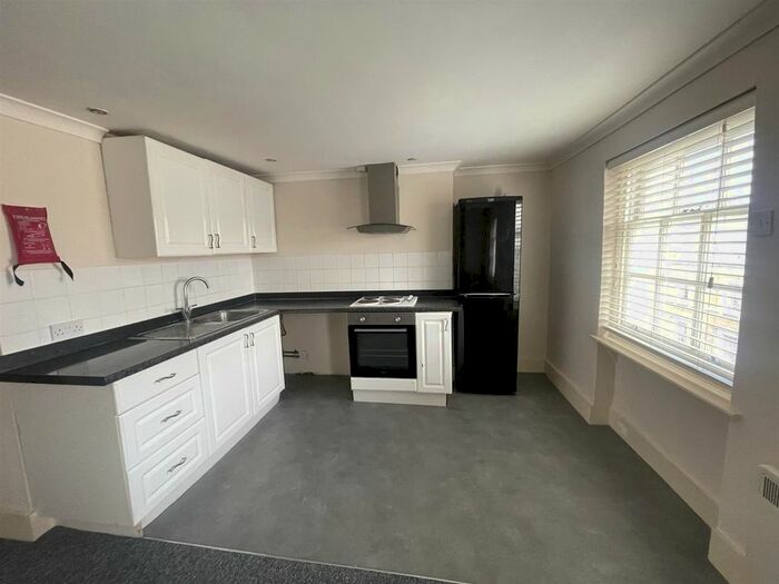 1 Bedroom Flat To Rent In West Crescent Road, Gravesend, Kent, DA12