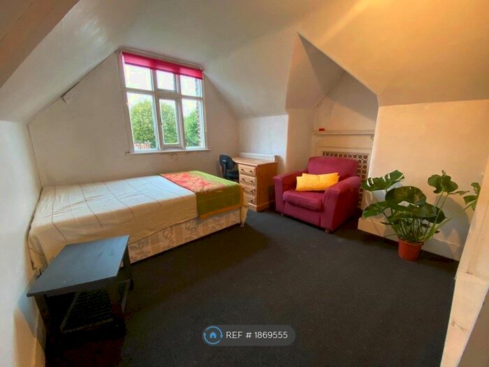 4 Bedroom Flat To Rent In St. Margarets Road, London, SE4