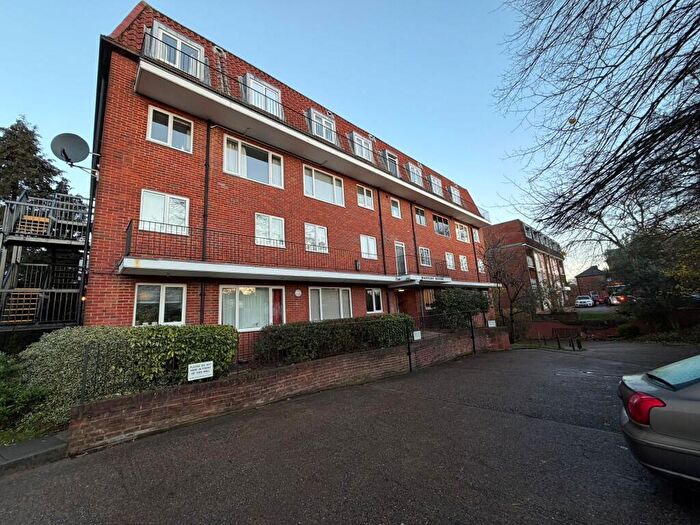 2 Bedroom Flat To Rent In Ballards Lane, London, N3