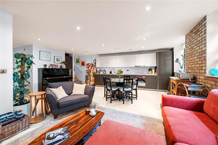 2 Bedroom Apartment For Sale In Rampart Street, London, E1