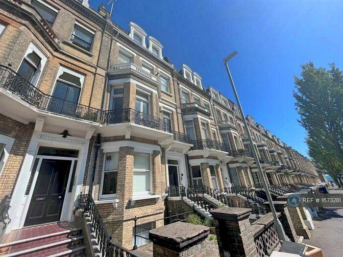 2 Bedroom Flat To Rent In First Avenue, Hove, BN3