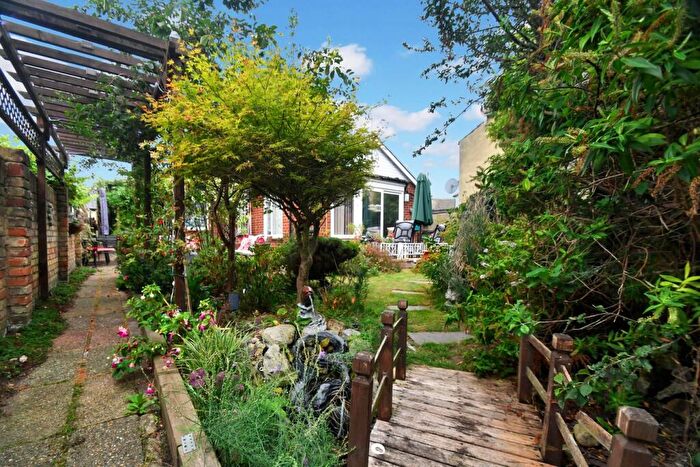 2 Bedroom Detached Bungalow For Sale In Kingswood Road, Gillingham, ME7