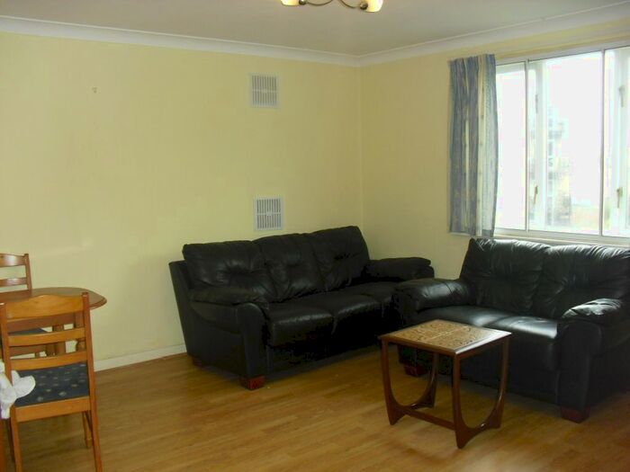 1 Bedroom Flat To Rent In Juniper Court, Hounslow TW3