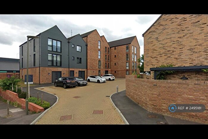 2 Bedroom Flat To Rent In Nailsworth Crescent, Redhill, RH1