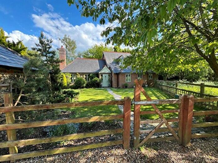 4 Bedroom House To Rent In High Street, Codicote, Hitchin, SG4