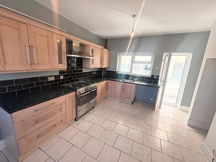3 Bedroom Semi Detached House To Rent In Abbey Crescent, Oldbury, B68