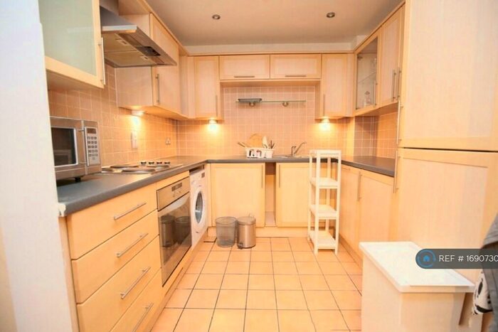 2 Bedroom Flat To Rent In Abbey Court, Coventry, CV1