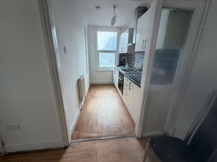 3 Bedroom Flat To Rent In High Road, Leyton, E10
