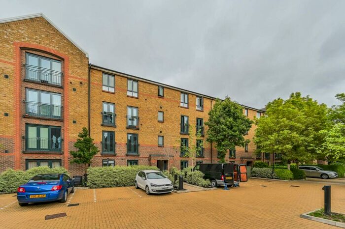 2 Bedroom Flat To Rent In Durward Street, , Whitechapel, London, E1