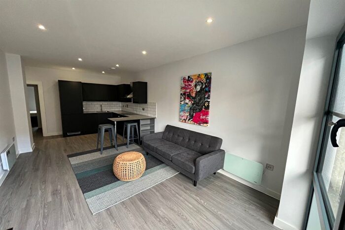 1 Bedroom Maisonette To Rent In Drayton Park, London, - Epc Rating D, N5