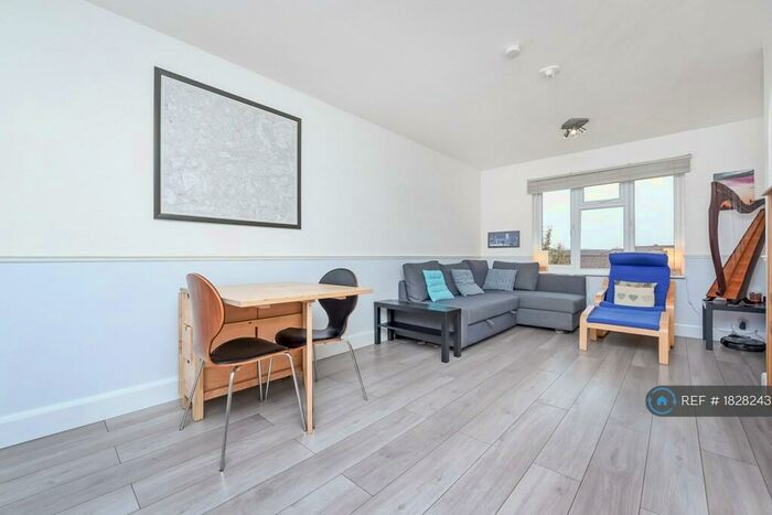 2 Bedroom Flat To Rent In Hardcastle Close, Croydon, CR0