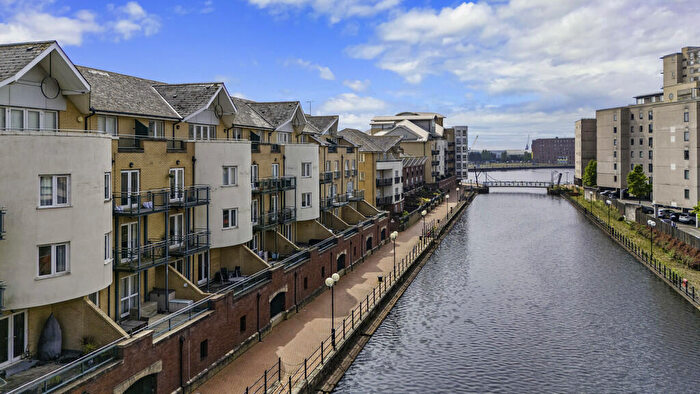 2 Bedroom Apartment For Sale In Adventurers Quay, Cardiff Bay, Cardiff, CF10