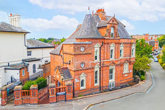 3 Bedroom Flat To Rent In Park Terrace, Nottingham, NG1