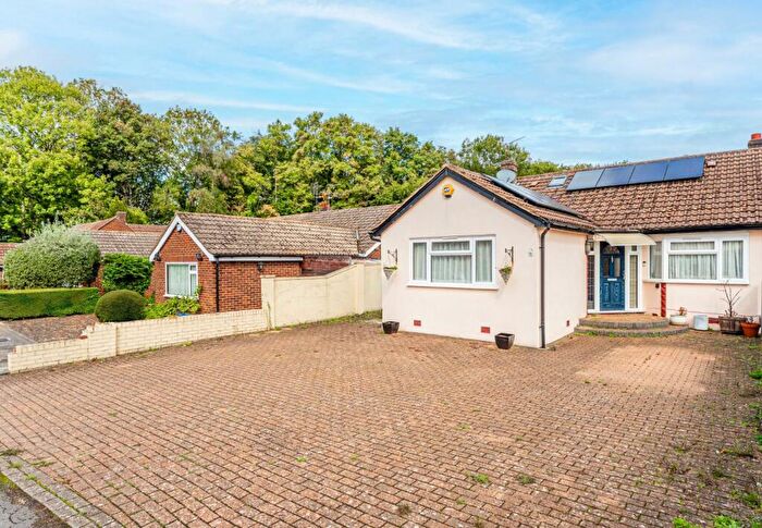 3 Bedroom Bungalow For Sale In Broad Acre, Bricket Wood, St. Albans, Hertfordshire, AL2