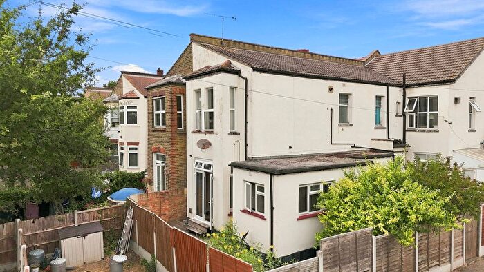 1 Bedroom Flat For Sale In Finchley Road, Westcliff-On-Sea, SS0