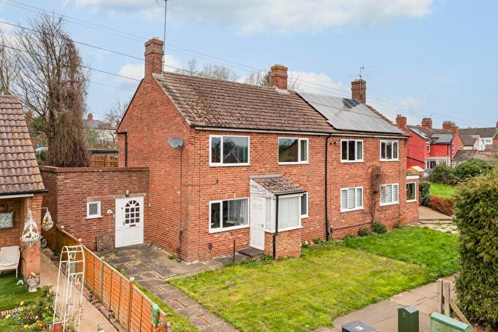 3 Bedroom Semi Detached House For Sale In Elizabeth Road, Rothwell, NN14