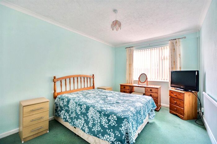 2 Bedroom Detached Bungalow For Sale In Moorsholm Drive, Wollaton, Nottingham, NG8