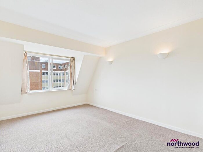 1 Bedroom Flat To Rent In The Avenue, Eastbourne, BN21