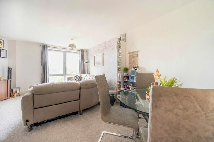 2 Bedroom Flat To Rent In Barking, Barking, IG11