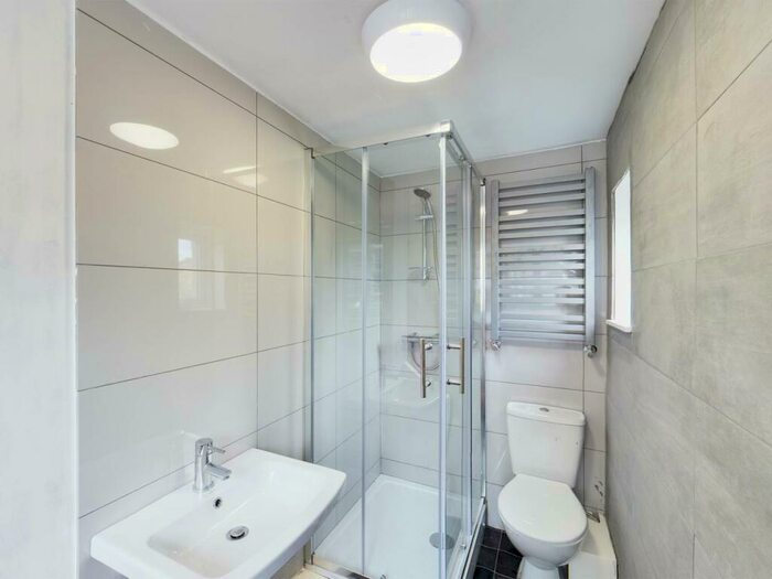 2 Bedroom Flat To Rent In High Street, Swanley, Kent, BR8