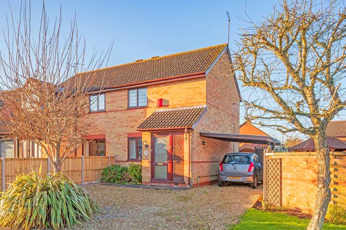 2 Bedroom Semi-Detached House For Sale In Buxton Drive, Desborough, Kettering, NN14