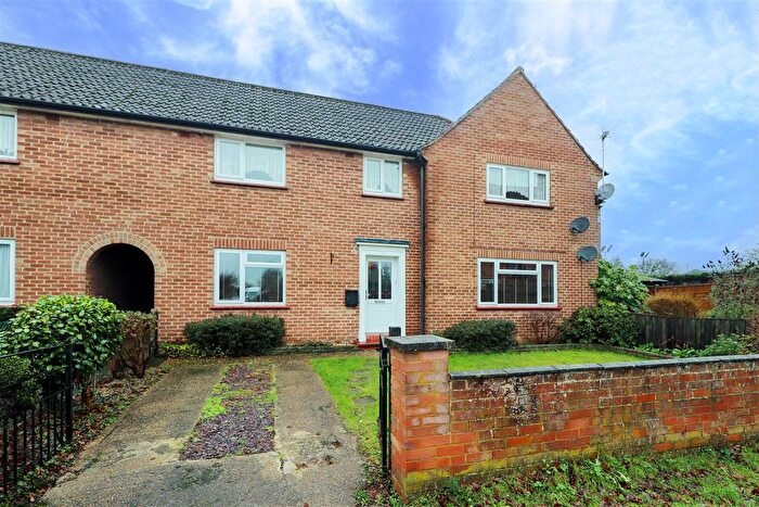 2 Bedroom Maisonette For Sale In Anslow Gardens, Iver, SL0