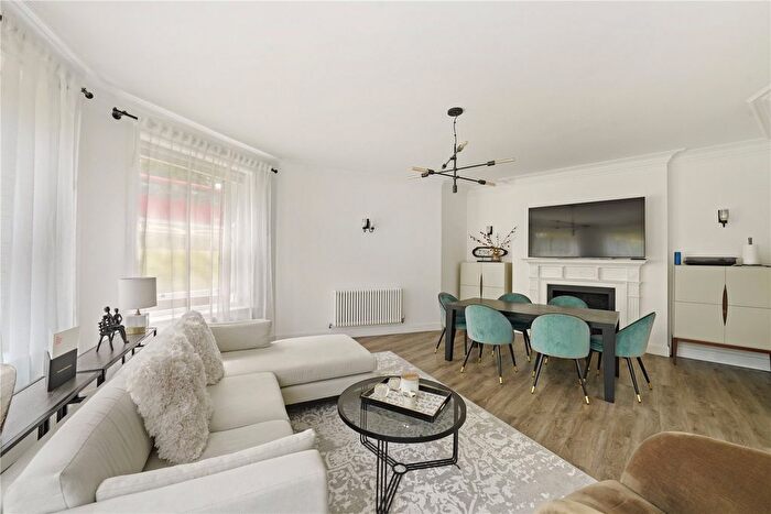 3 Bedroom Flat To Rent In Neville Court, Abbey Road, NW8