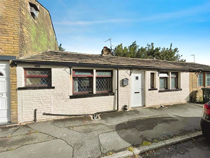 2 Bedroom Cottage For Sale In Old Road, Bradford, BD7