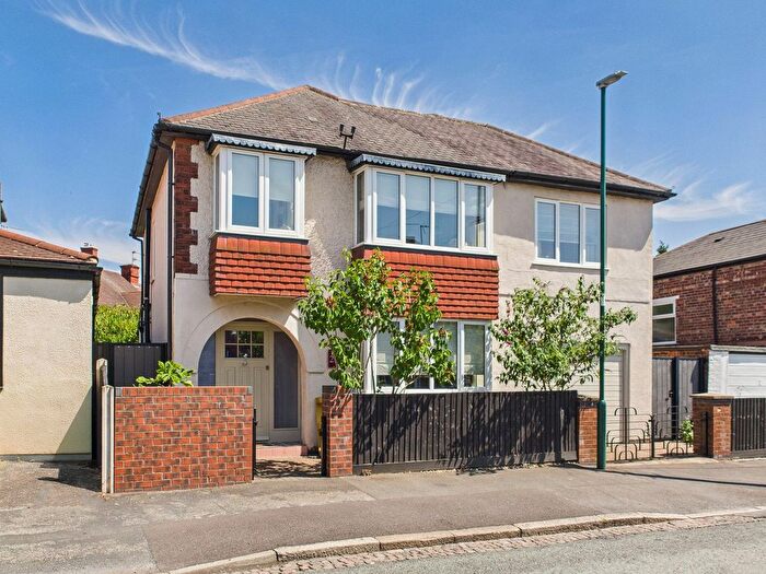 4 Bedroom Detached House For Sale In Dale View Road, Nottingham, NG3