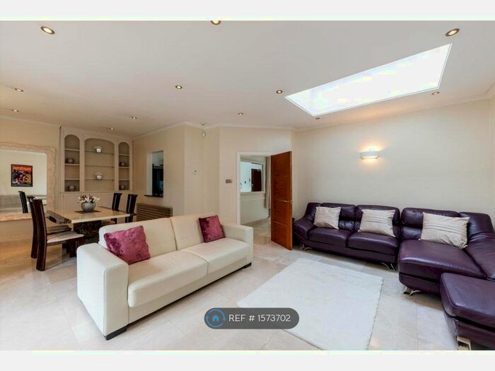 2 Bedroom Flat To Rent In Mount Street, London, W1K