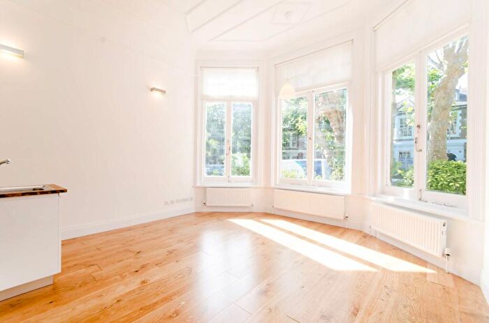 1 Bedroom Flat To Rent In Woodchurch Road, South Hampstead, London, NW6