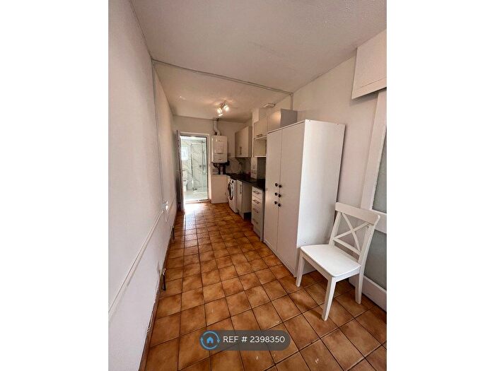 1 Bedroom Studio To Rent In Seymour Gardens, Ilford, IG1