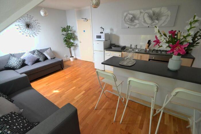 1 Bedroom Flat To Rent In Connaught Road, Roath, Cardiff, CF24