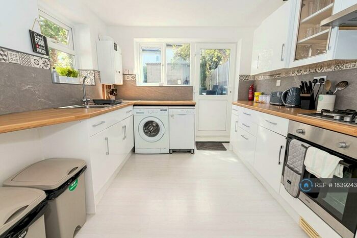 1 Bedroom Flat To Rent In Queens Park South Drive, Bournemouth, BH8