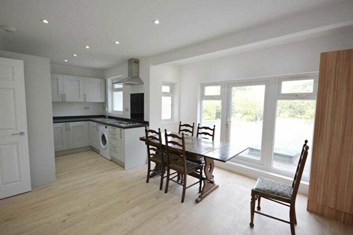 2 Bedroom Flat To Rent In Watford Way, London, NW4