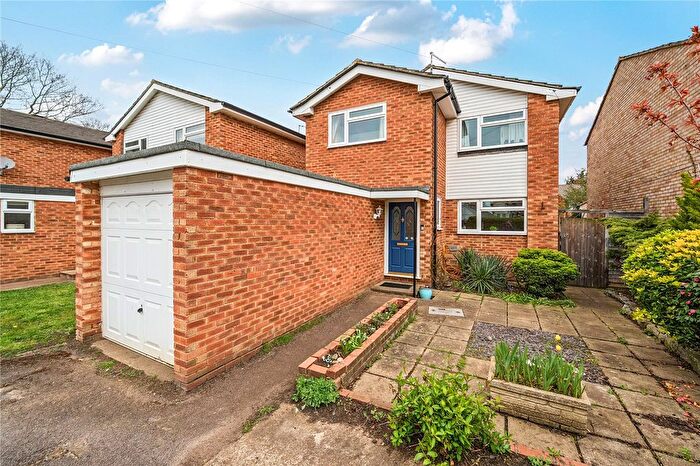 4 Bedroom Detached House For Sale In Marlborough Close, Walton-On-Thames, KT12