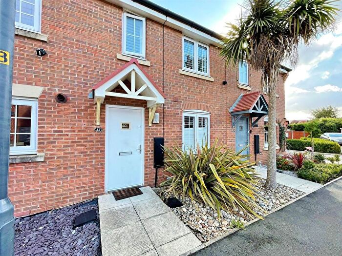 3 Bedroom Terraced House For Sale In Elston Avenue, Selby, YO8