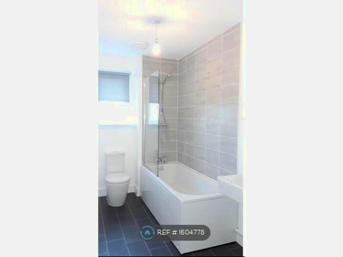 2 Bedroom Flat To Rent In Blackhill Brae, Crossgates, Cowdenbeath, KY4