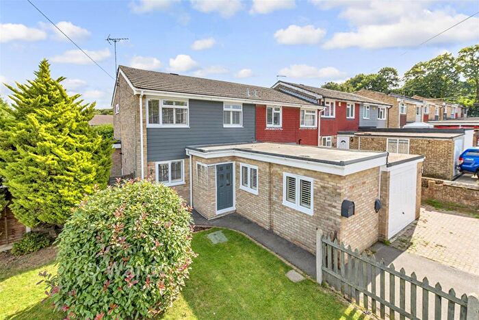 3 Bedroom End Of Terrace House For Sale In Courtfield Avenue, Lordswood, Chatham, Kent, ME5
