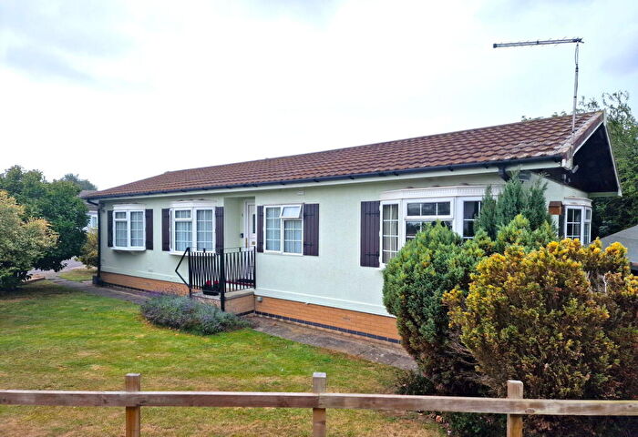 2 Bedroom Park Home For Sale In Berry Green Park, Clopton, Kettering, Northants, NN14
