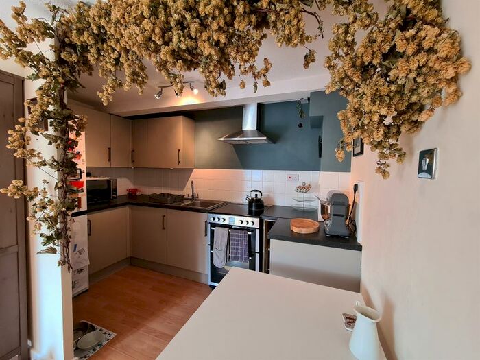 1 Bedroom Flat To Rent In Lampards Buildings, Bath, BA1