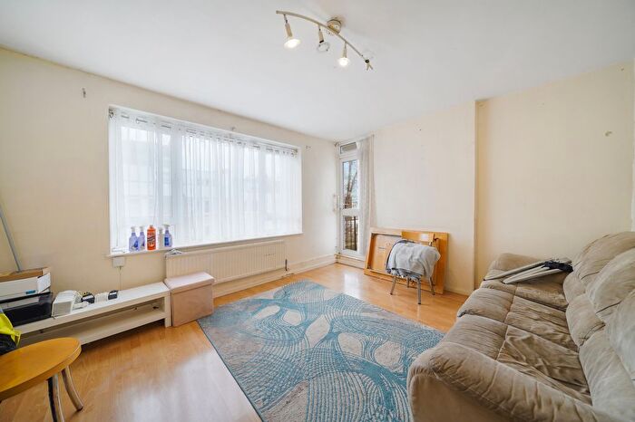 3 Bedroom Flat For Sale In St. Lukes Road, Notting Hill, W11