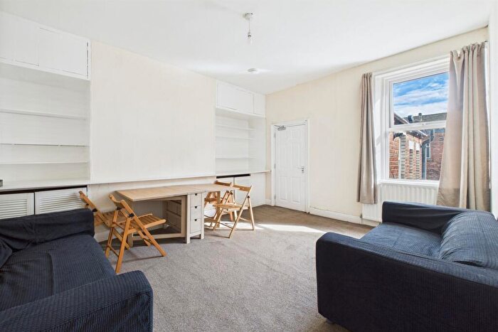 4 Bedroom Maisonette To Rent In Glenthorn Road, Jesmond, Newcastle Upon Tyne, NE2