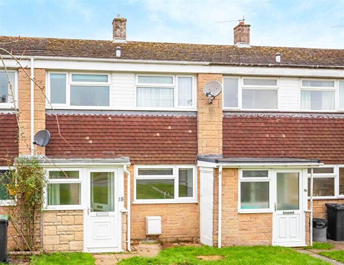 3 Bedroom Terraced House To Rent In Pine View, Bridport, DT6
