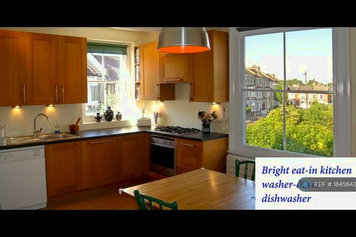 3 Bedroom Flat To Rent In Lavender Sweep, London, SW11