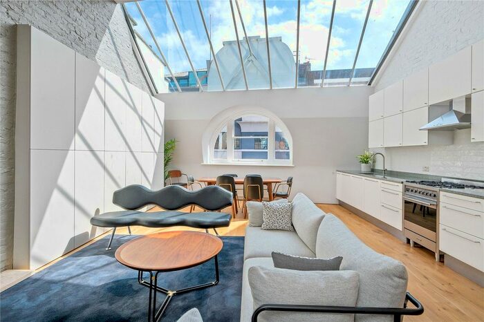 2 Bedroom Maisonette To Rent In St John Street, Clerkenwell, London, EC1M